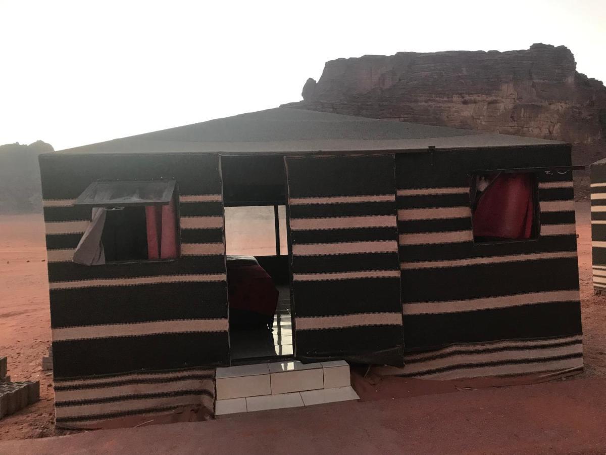 Black Irish Camp And Tours Hotel Wadi Rum Exterior photo