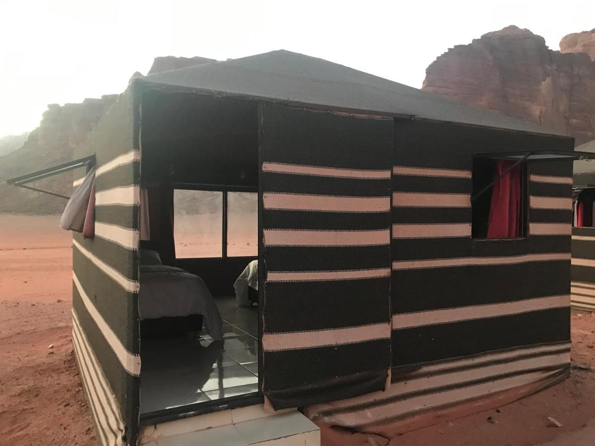 Black Irish Camp And Tours Hotel Wadi Rum Exterior photo