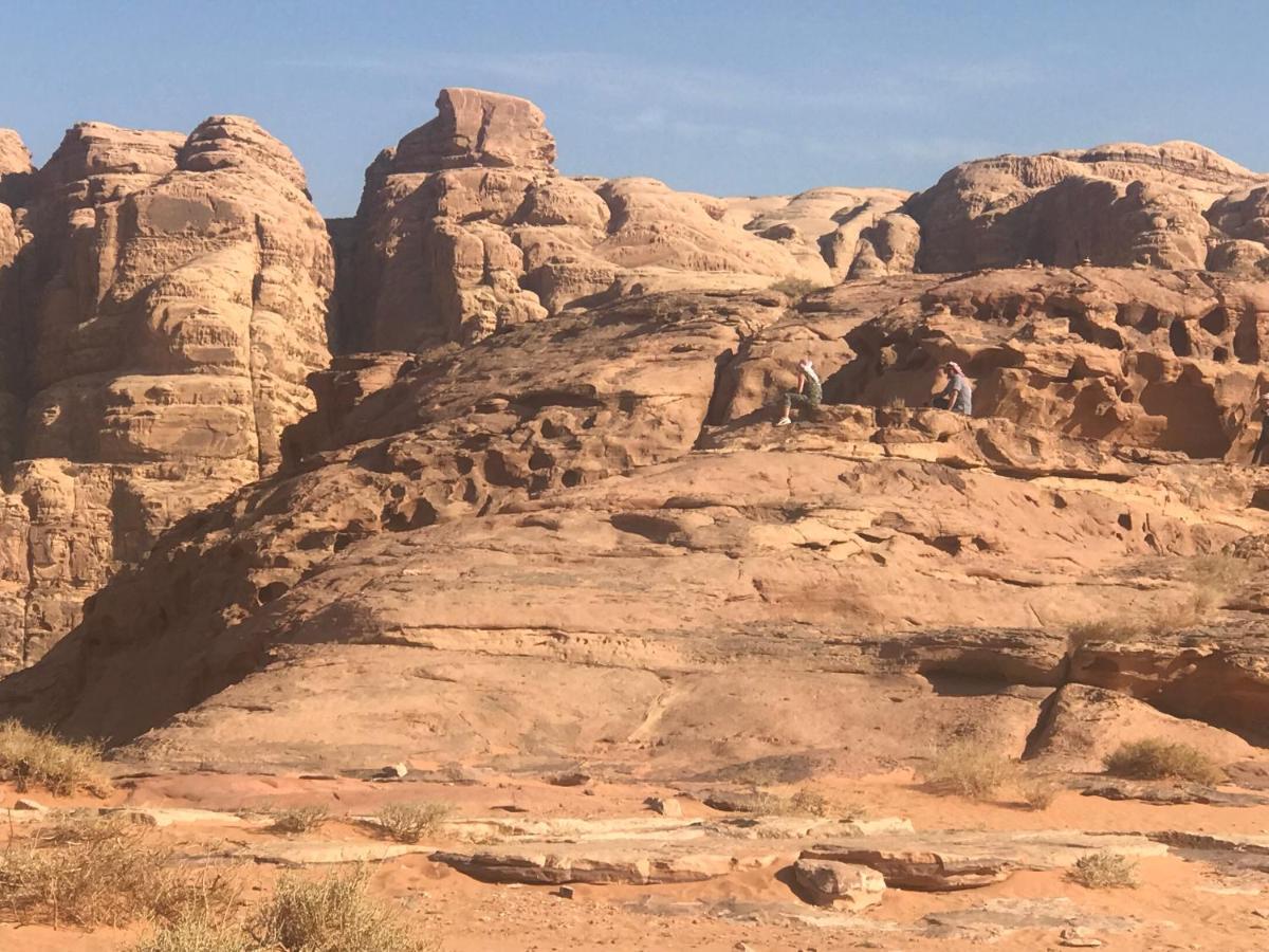 Black Irish Camp And Tours Hotel Wadi Rum Exterior photo