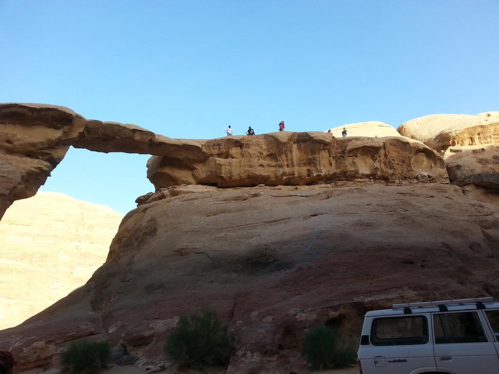 Black Irish Camp And Tours Hotel Wadi Rum Exterior photo