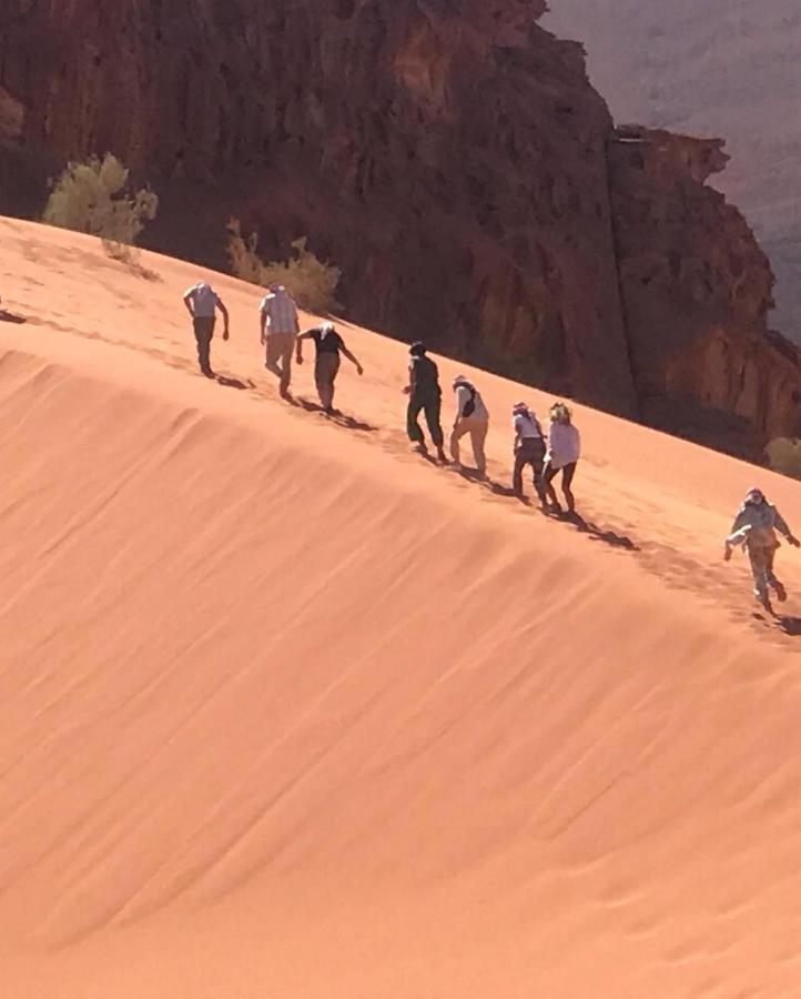 Black Irish Camp And Tours Hotel Wadi Rum Exterior photo