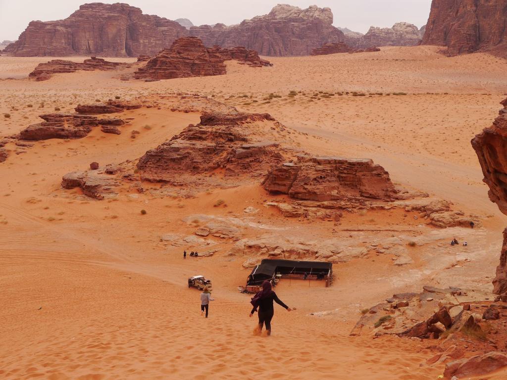 Black Irish Camp And Tours Hotel Wadi Rum Exterior photo