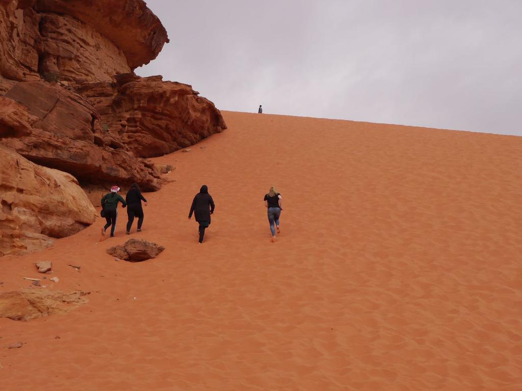 Black Irish Camp And Tours Hotel Wadi Rum Exterior photo