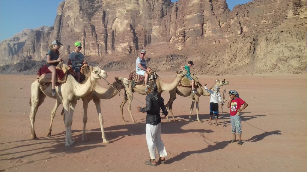 Black Irish Camp And Tours Hotel Wadi Rum Exterior photo