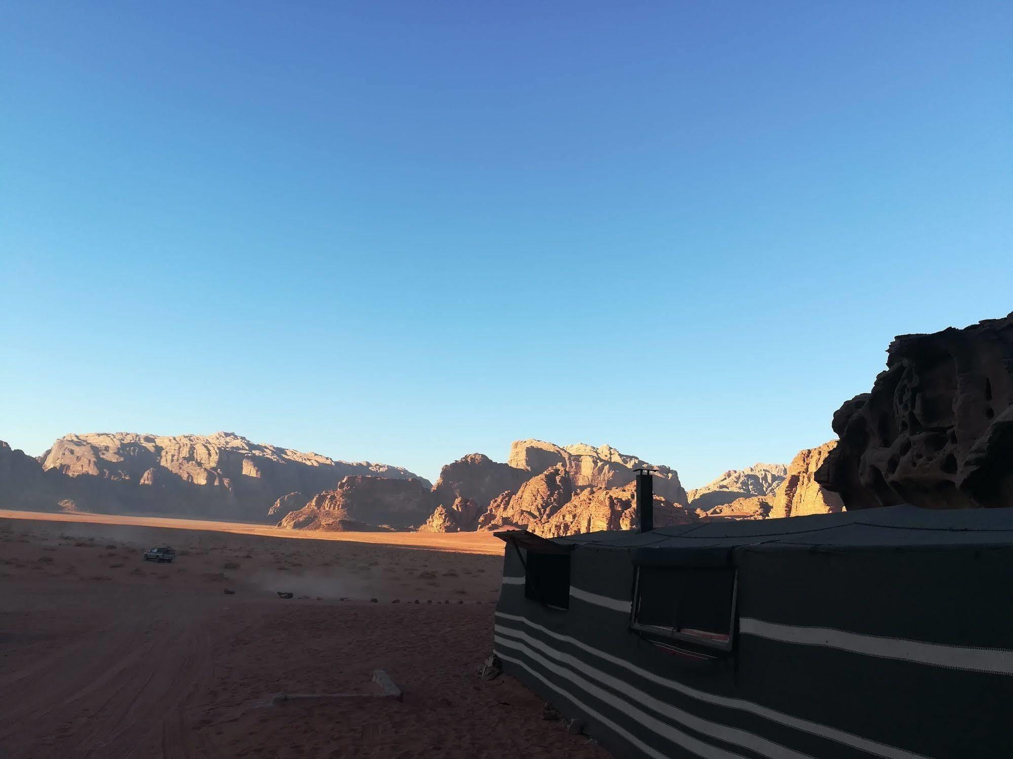 Black Irish Camp And Tours Hotel Wadi Rum Exterior photo