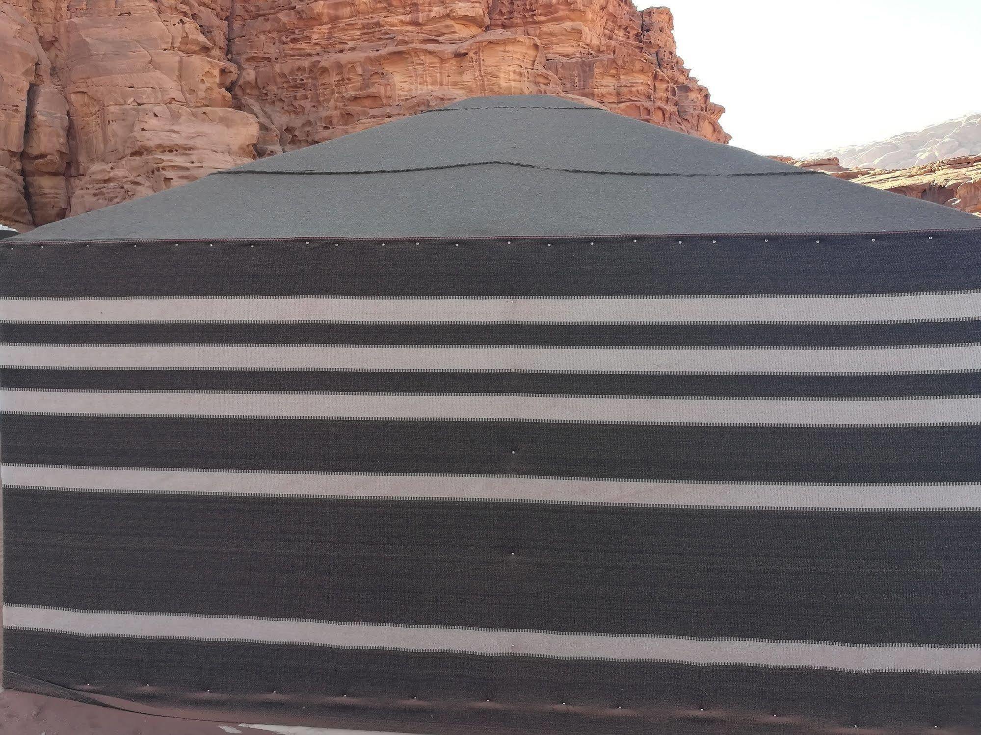 Black Irish Camp And Tours Hotel Wadi Rum Exterior photo