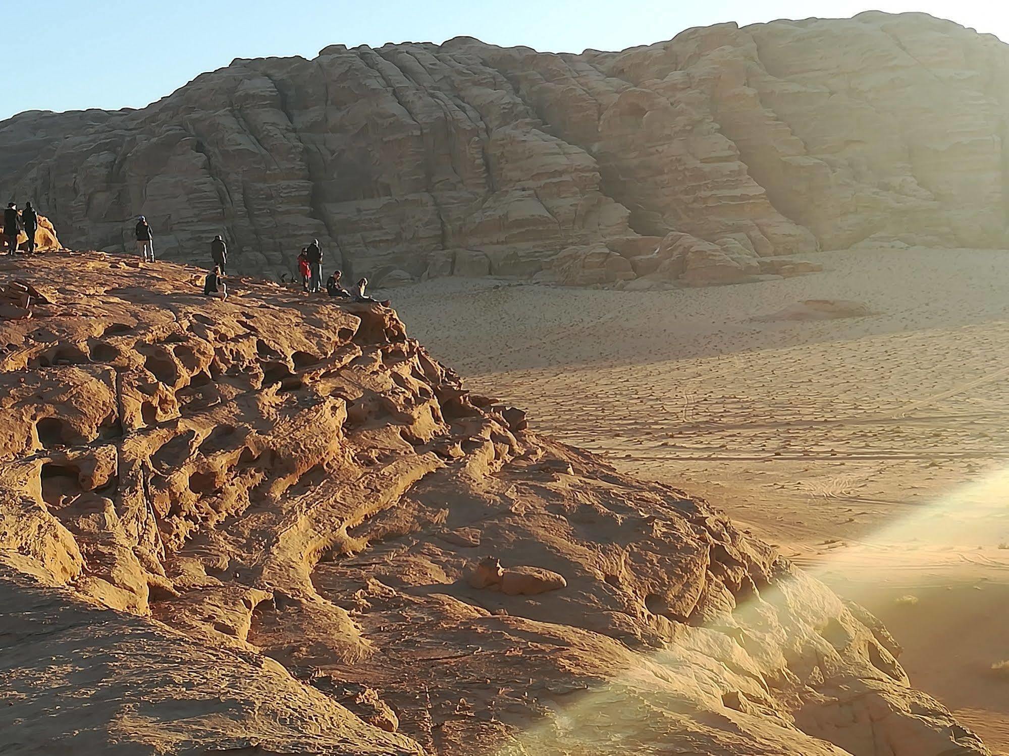 Black Irish Camp And Tours Hotel Wadi Rum Exterior photo