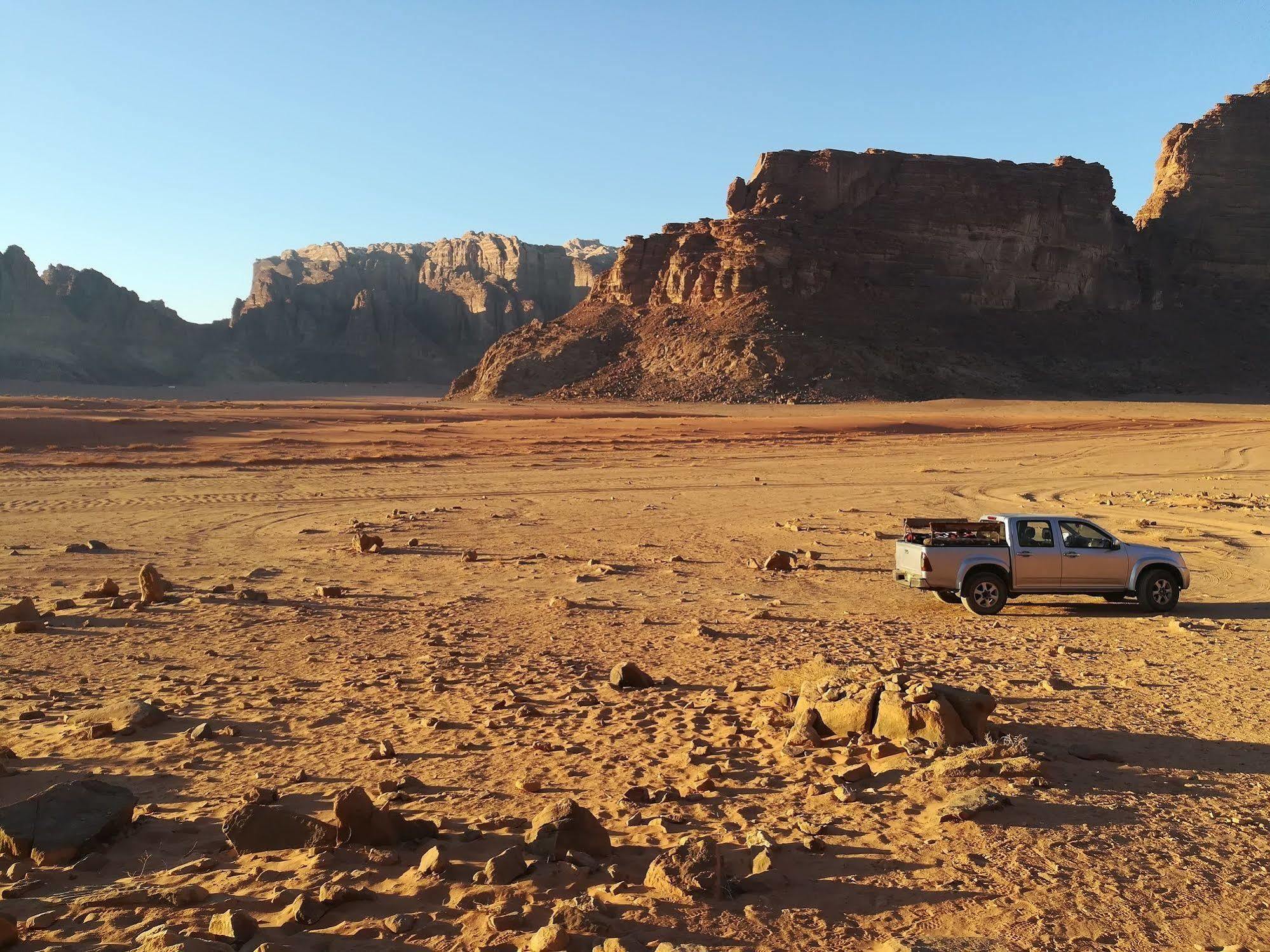 Black Irish Camp And Tours Hotel Wadi Rum Exterior photo