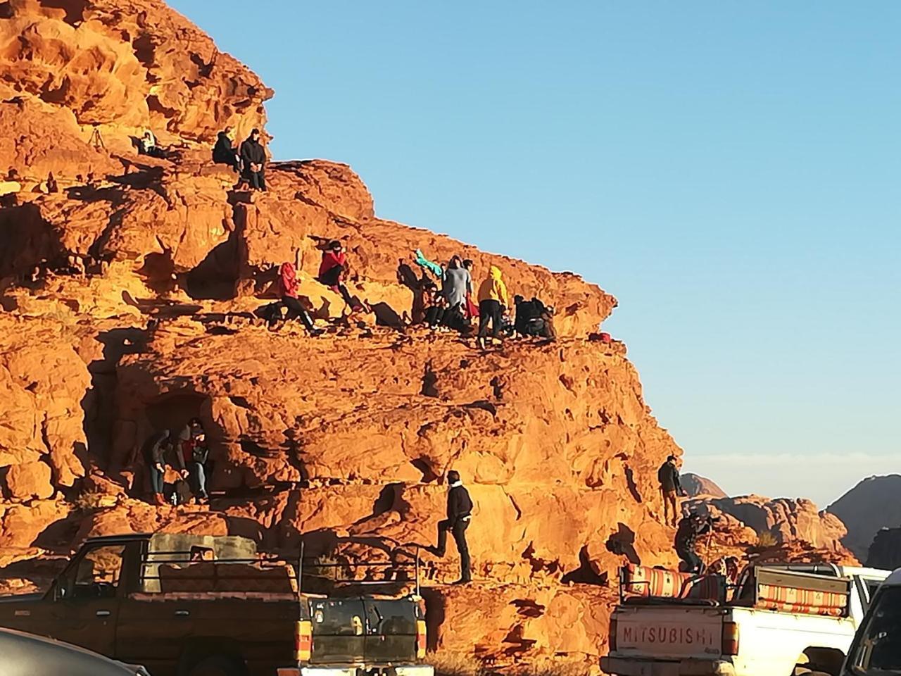 Black Irish Camp And Tours Hotel Wadi Rum Exterior photo