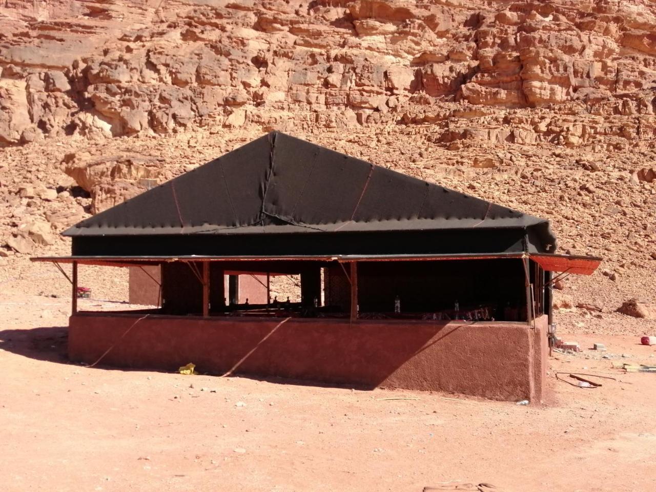 Black Irish Camp And Tours Hotel Wadi Rum Exterior photo