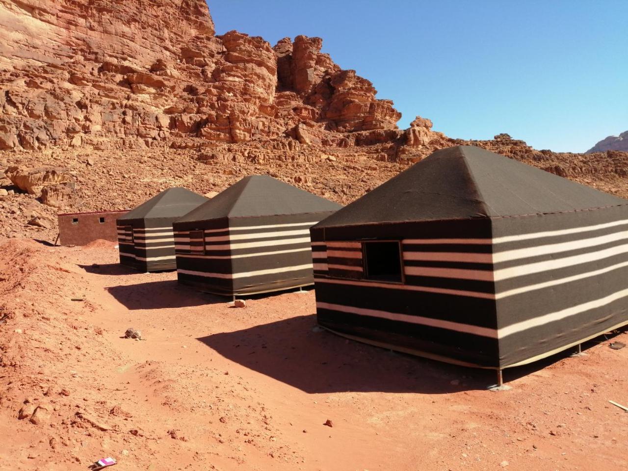 Black Irish Camp And Tours Hotel Wadi Rum Exterior photo